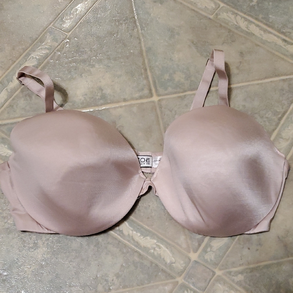 Victoria's Secret Cream Bra Seamless Intimates
